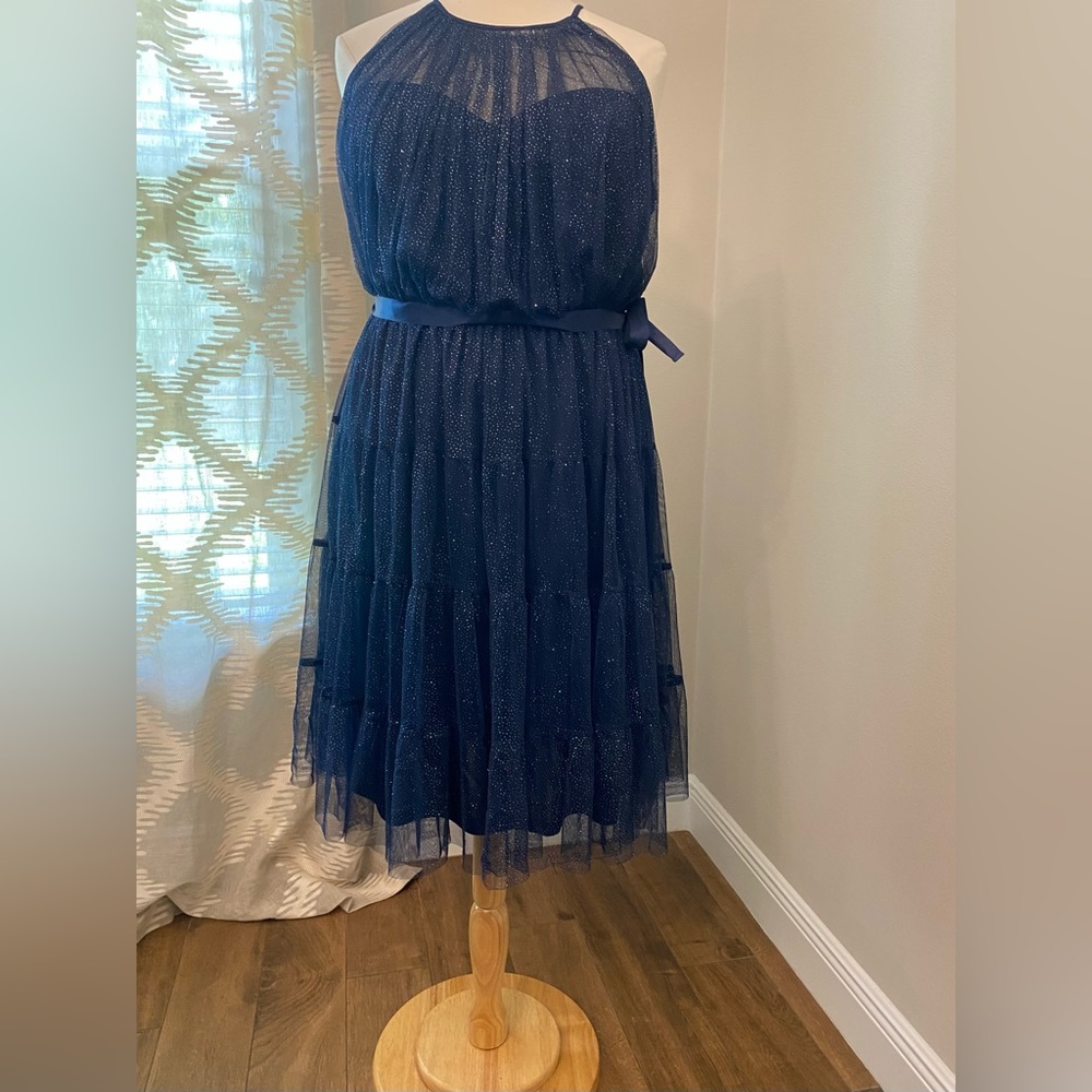 Plus Dress - Picture 3 of 4